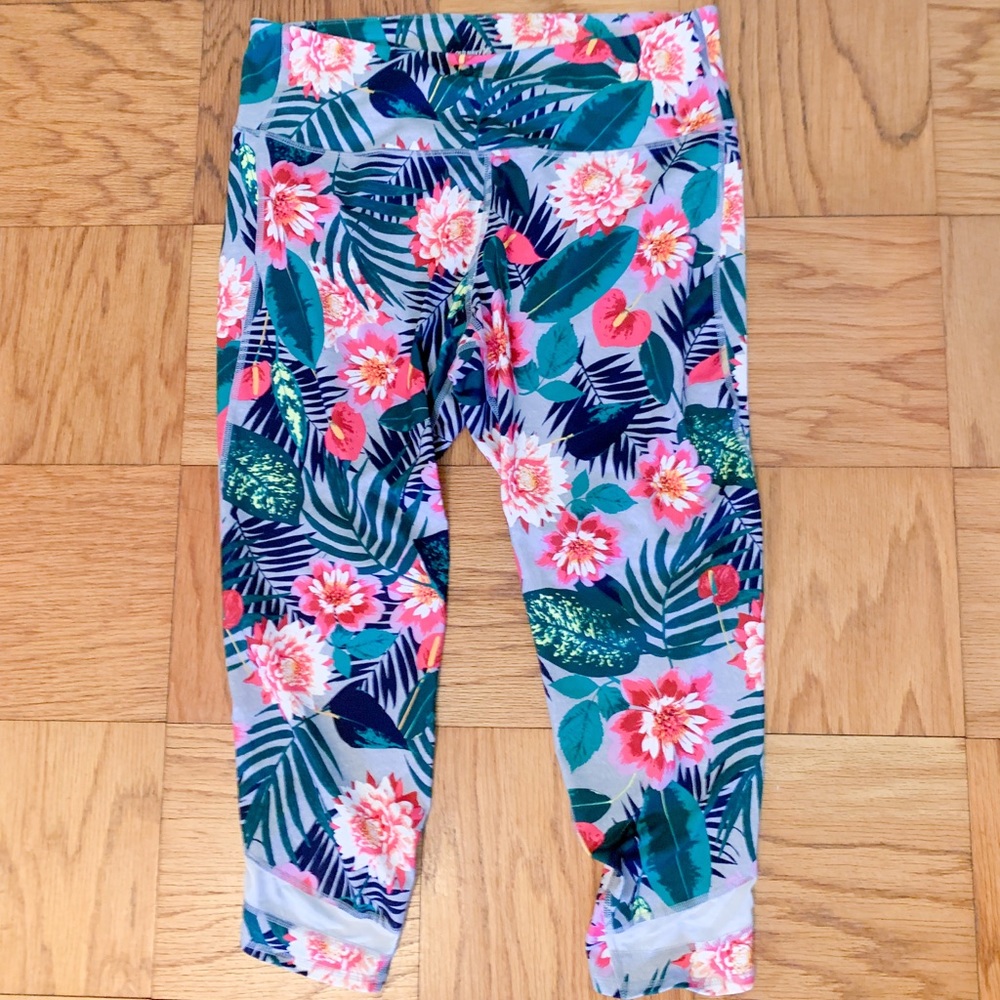 LEAVING POSHMARK - ACCEPTING BEST OFFER! 
Old Navy Active Leggings